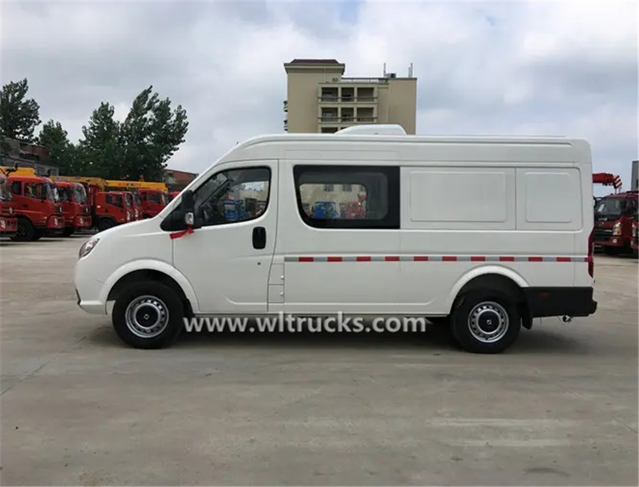 Dongfeng Mnibus 2000kg fridge storage van