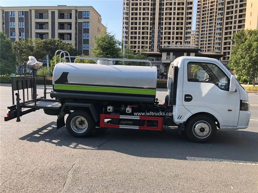 Dongfeng Tuyi 3000L water tanker truck
