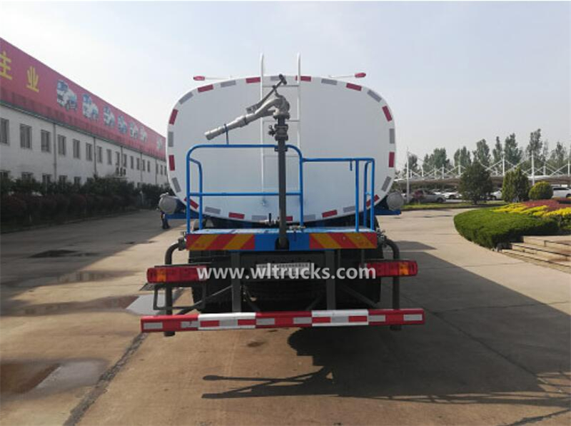 Euro V HOWO 25000L water spray truck