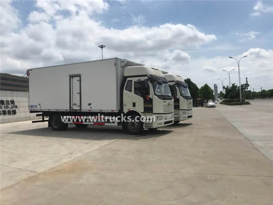FAW 7.6 meters freezer food transport truck