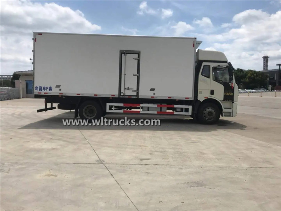 FAW 7.8m refrigeration equipment truck