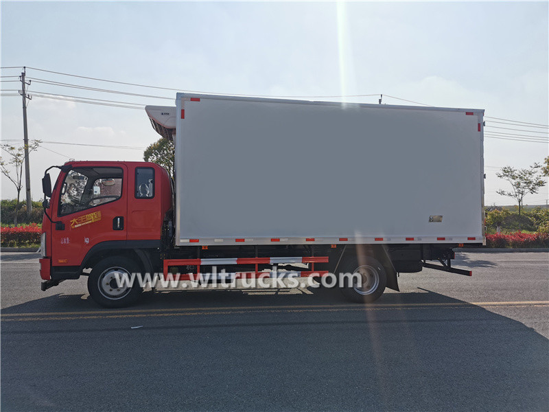 FAW 8 tonne refrigerator freezer truck