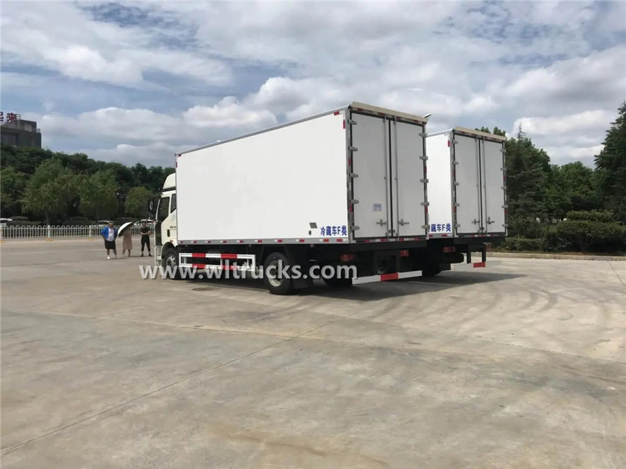 FAW 8m reefer box truck