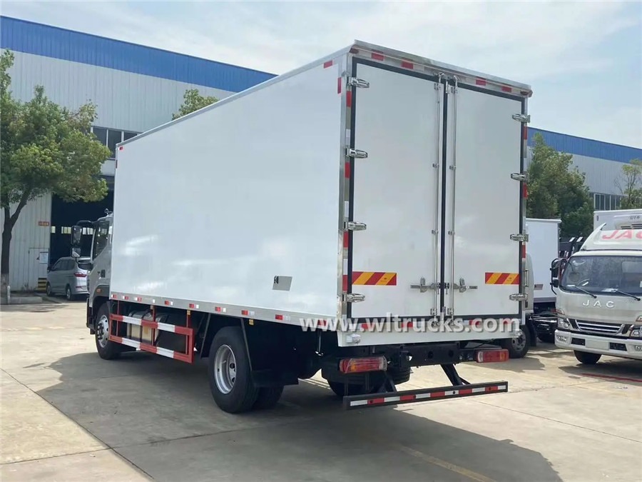 Foton 6.8m door refrigerator truck