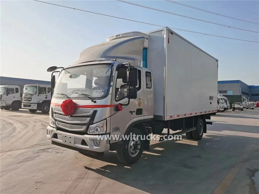 Foton Aumark 5 ton refrigerated truck for milk