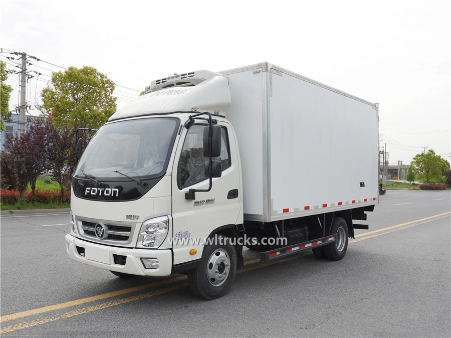 Foton Ollin 6 tonne meat hook refrigerator truck