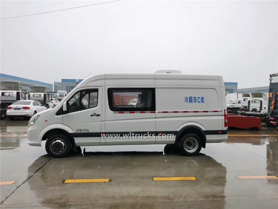 Foton Toano Minibus diesel freezer truck