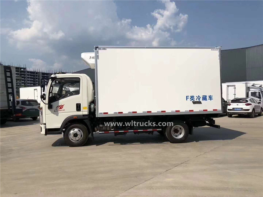 HOWO 16ft truck with refrigerator