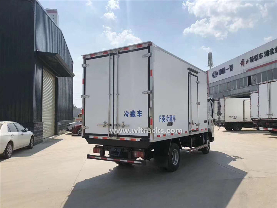 HOWO 22m3 refrigerator container truck