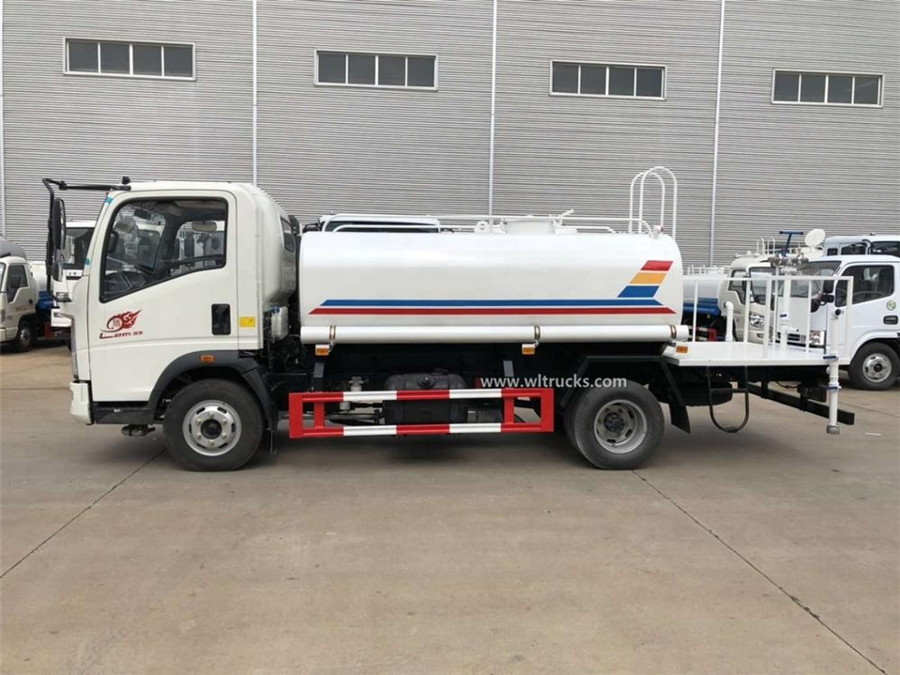 HOWO 5000 liters water tank truck