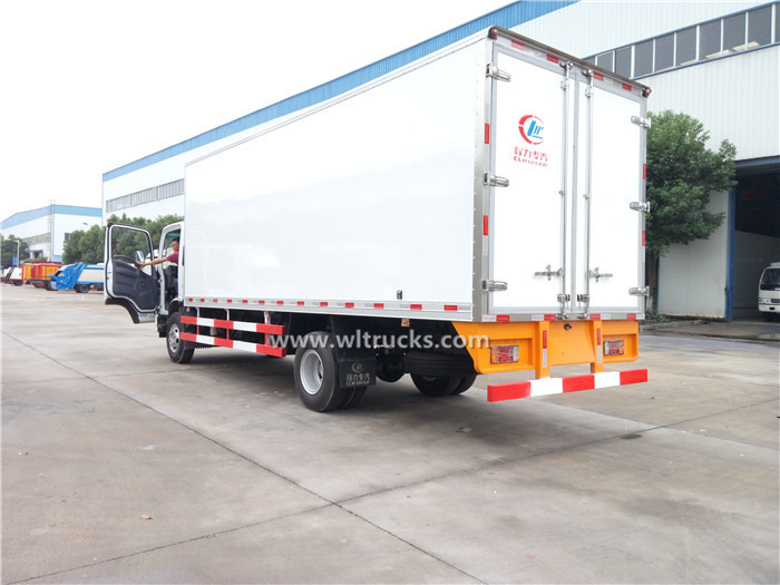 ISUZU 7t refrigerated medium truck