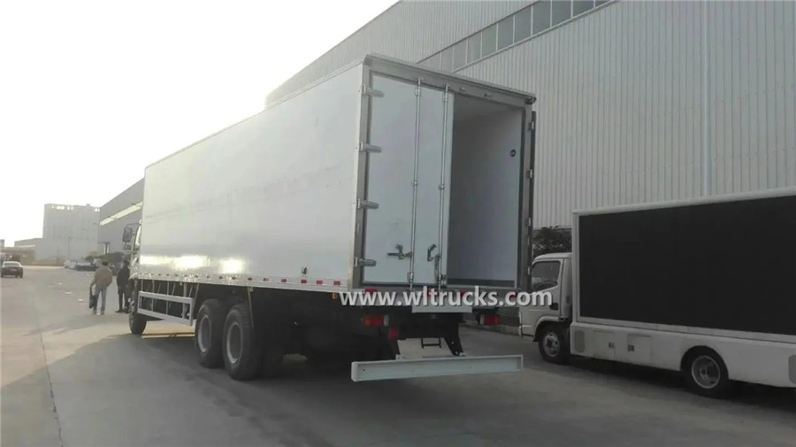 ISUZU FVZ 9.4m box refrigeration equipment truck