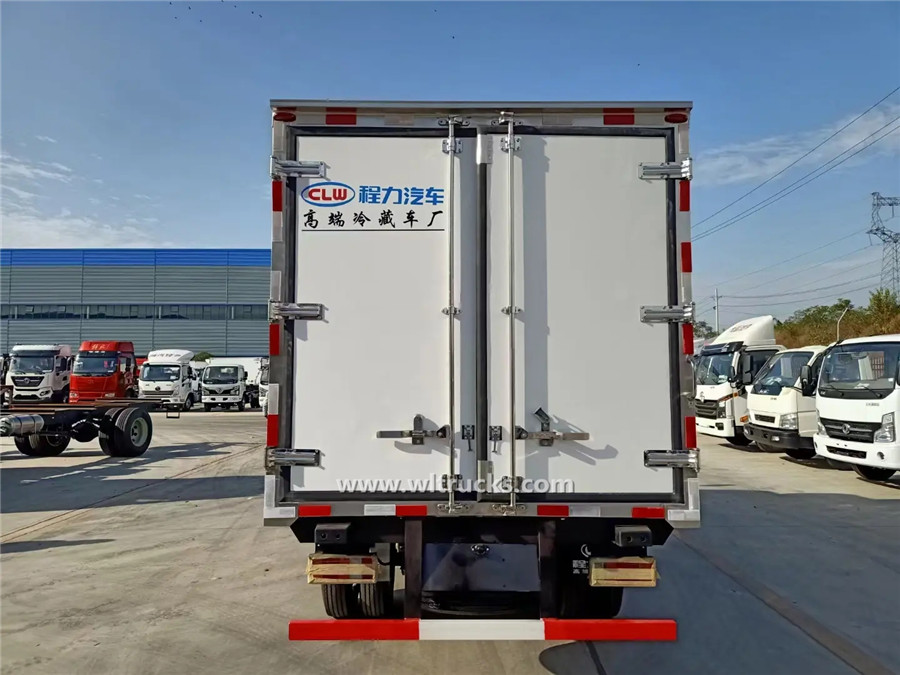 ISUZU NJR 5.2meters refrigerator cabin truck