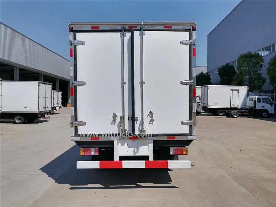Isuzu 5 tonne fish transport refrigerator truck