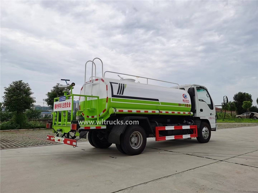 Isuzu 8 ton water delivery truck