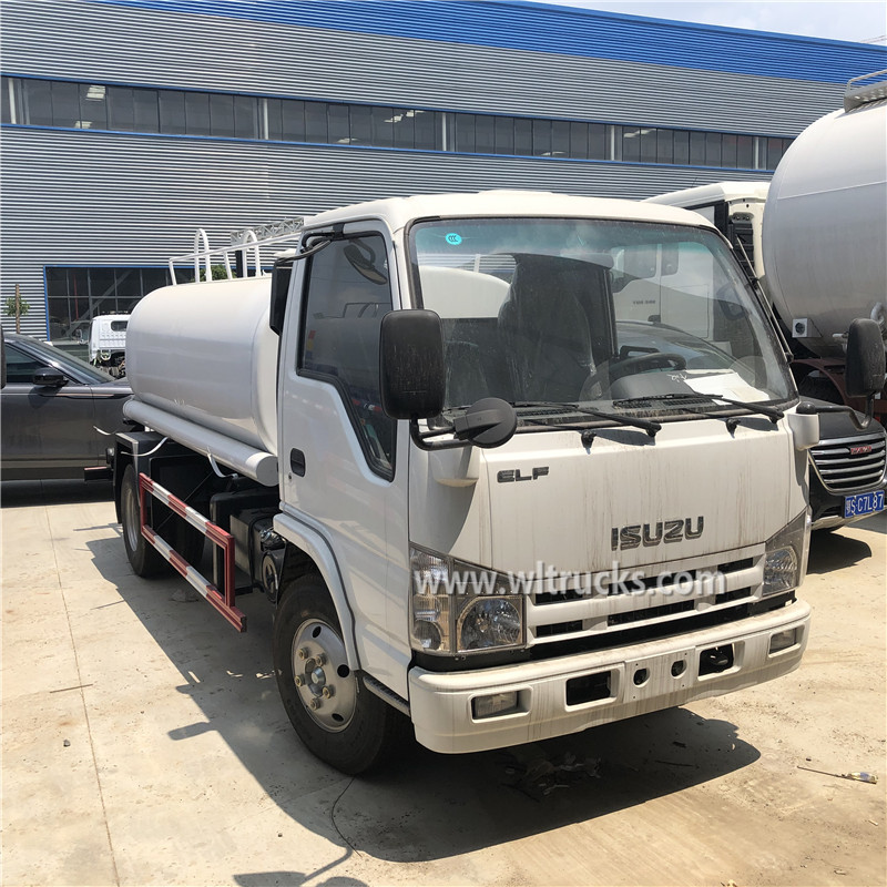 Isuzu ELF 100P 5000 liters water truck