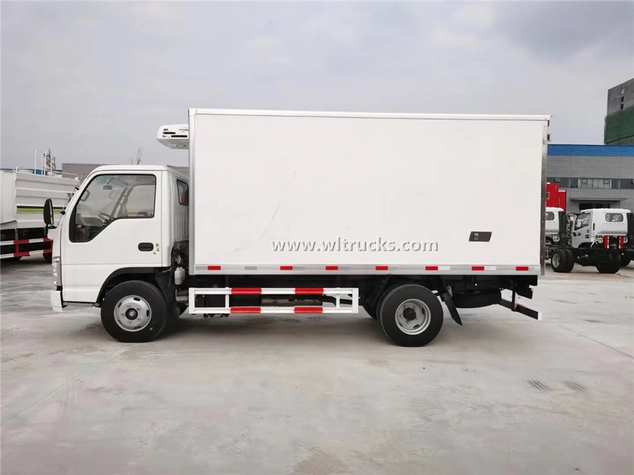 Isuzu Nhr 3 ton refrigerated cargo truck