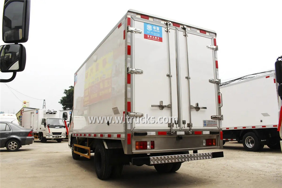 Isuzu small 2mt frozen truck