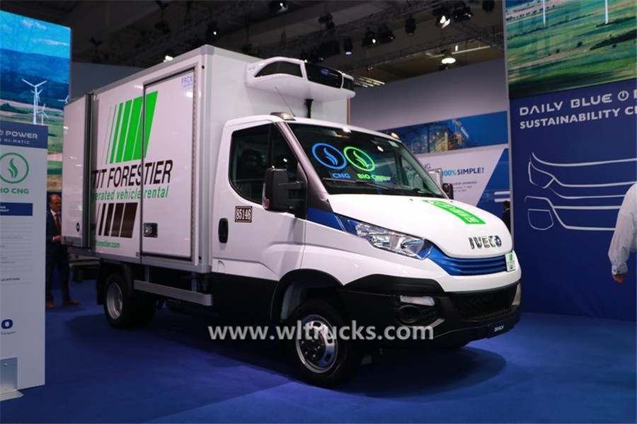 Iveco Daily 12m3 refrigerator light truck
