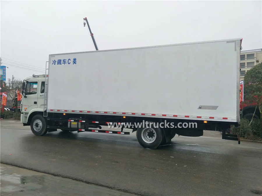 JAC 46m3 refrigerator container truck
