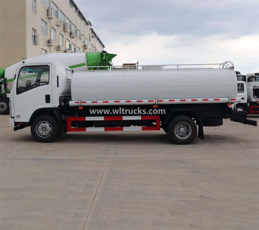 Japan Isuzu ELF 700P 10000liters water tank truck