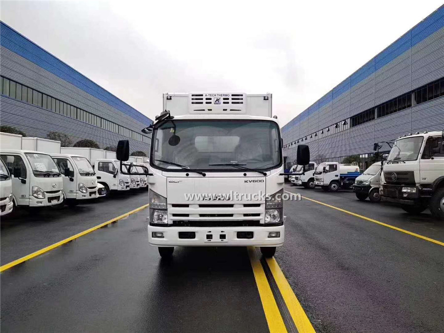 Japan Isuzu ELF KV600 6t freezer food transport truck