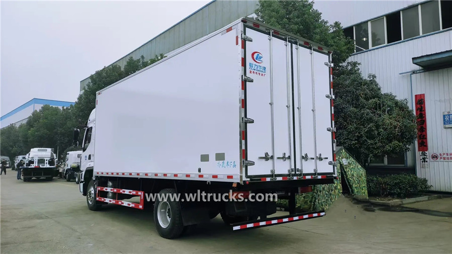 Liuqi Chenglong 6.8 meters refrigerator box truck