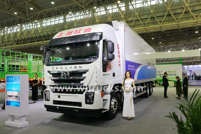 SAIC Hongyan GENLYON 25 ton door refrigerator truck