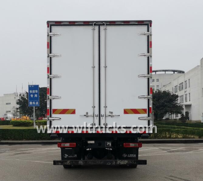 SAIC Hongyan Genpaw 6.8m freezer and refrigerator truck