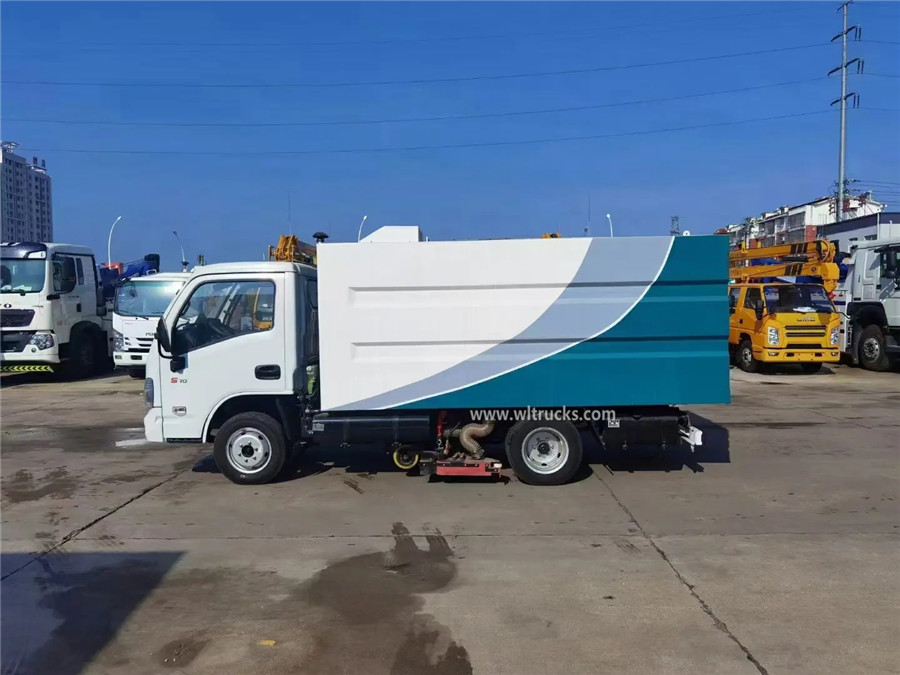 SAIC Yuejin gasoline 2m3 litter vacuum street sweeper