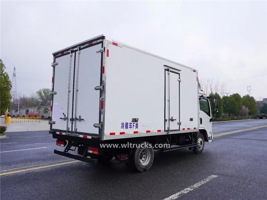 Shacman 17m3 freezer truck