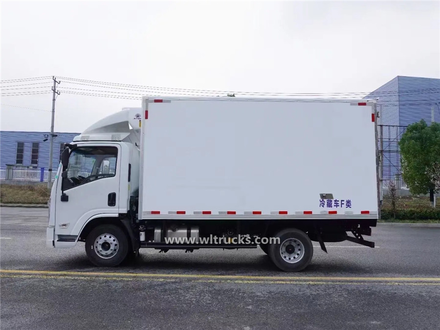 Shacman 3 ton reefer truck