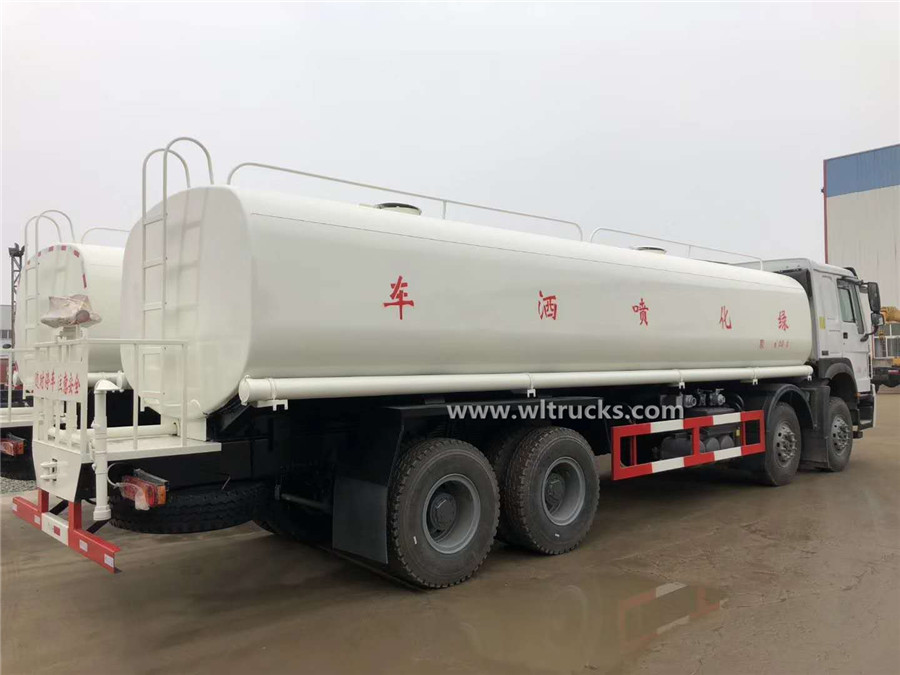 Sinotruk HOWO 6000 gallon meters water tank vehicle