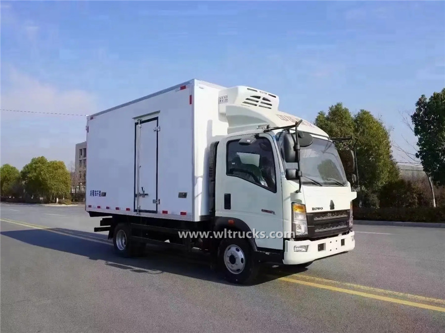 Sinotruk Howo 3 ton freezer truck