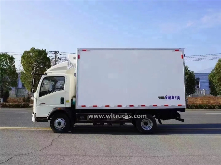 Sinotruk Howo 4m cooling truck