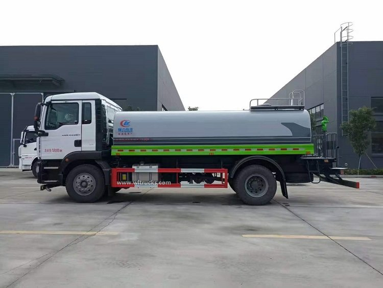 Sinotruk SITRAK 16000L water tank truck