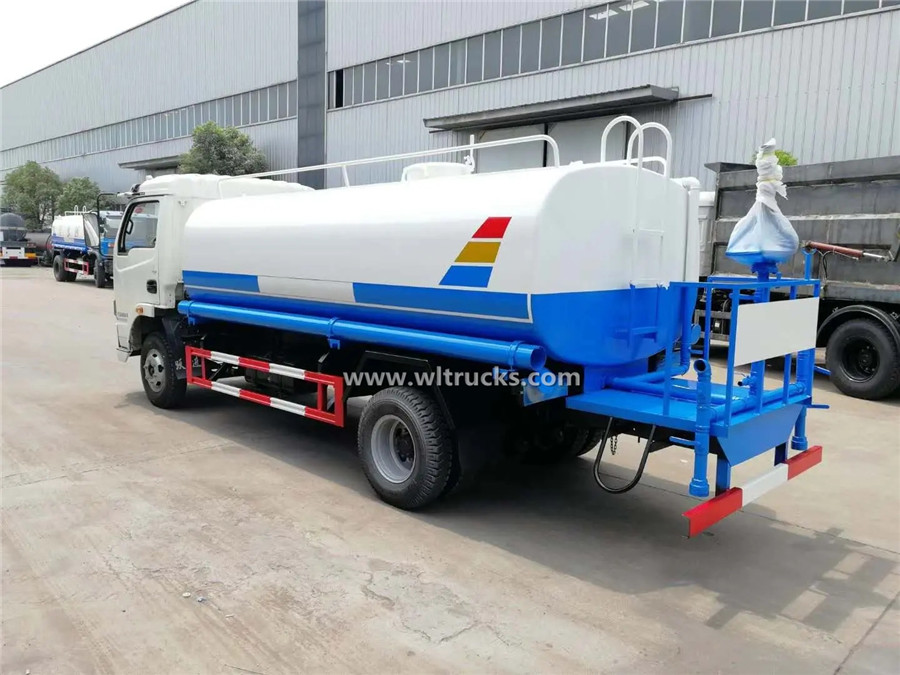 Yuejin 2000 gallon water tank sprinkler truck