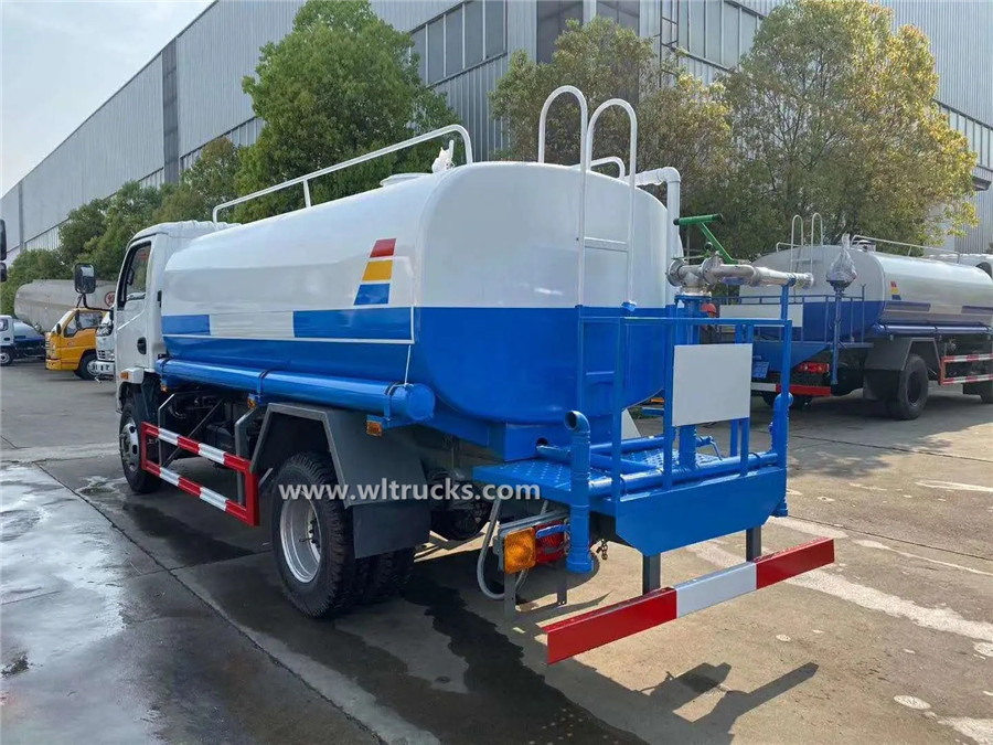 Yuejin 5 ton water tank vehicle
