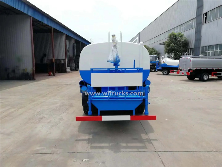 Yuejin 8 cubic meters water carrier truck