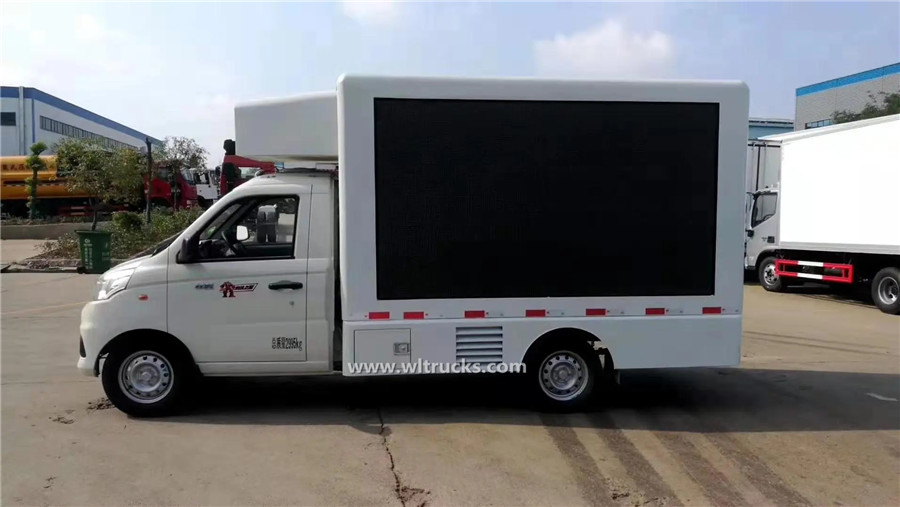 4 tyre Foton petrol led screen truck