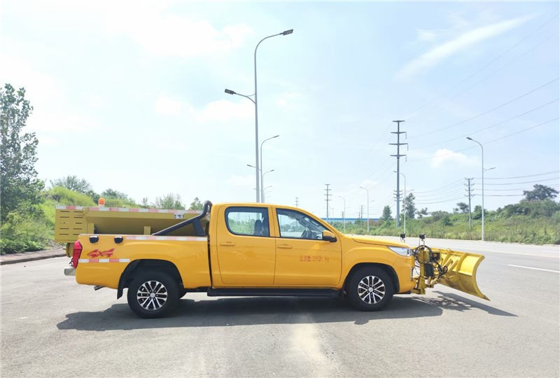 4x4 Foton pickup snow cleaning truck