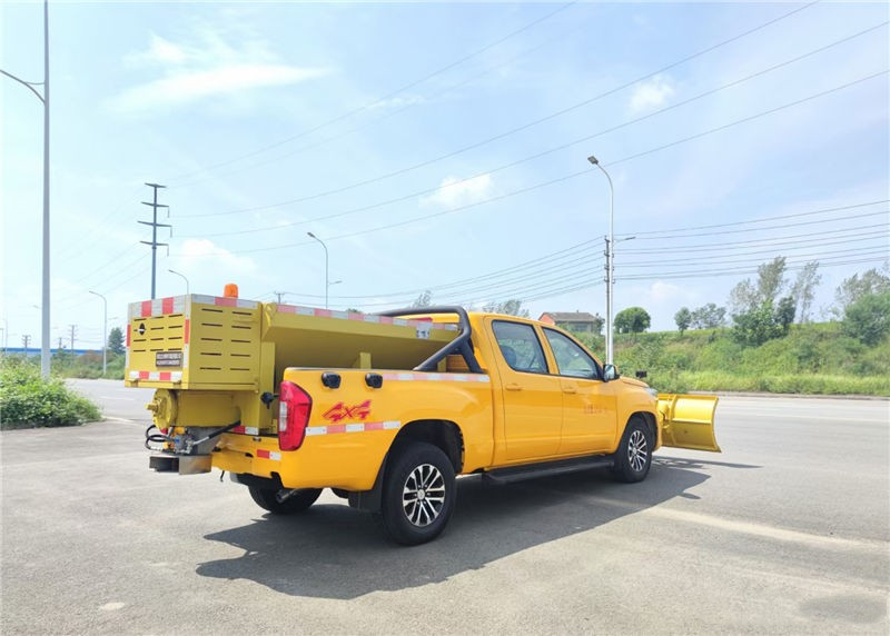 4x4 Foton pickup snow plow truck