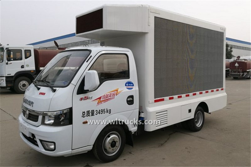 6 tyre DFAC gasoline mobile led billboard truck