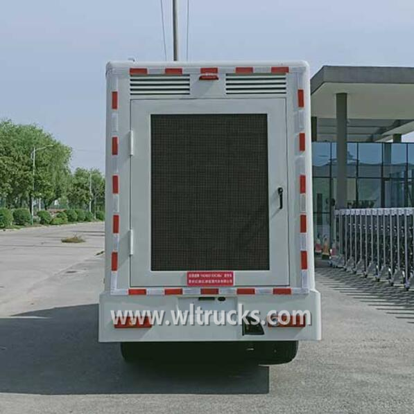 6 wheel Foton petrol led truck advertising display