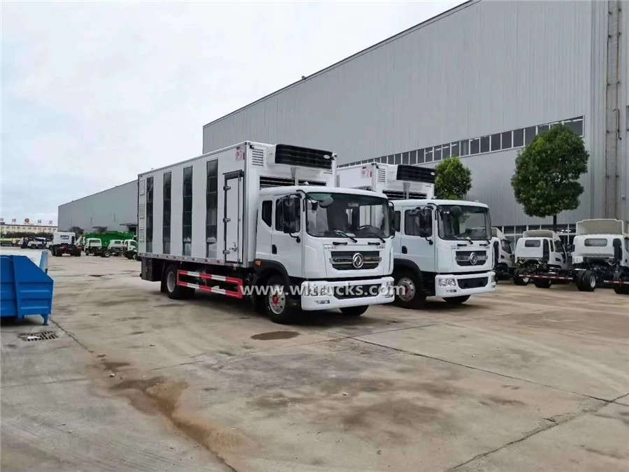 Dongfeng 6.8m Chick transportation truck