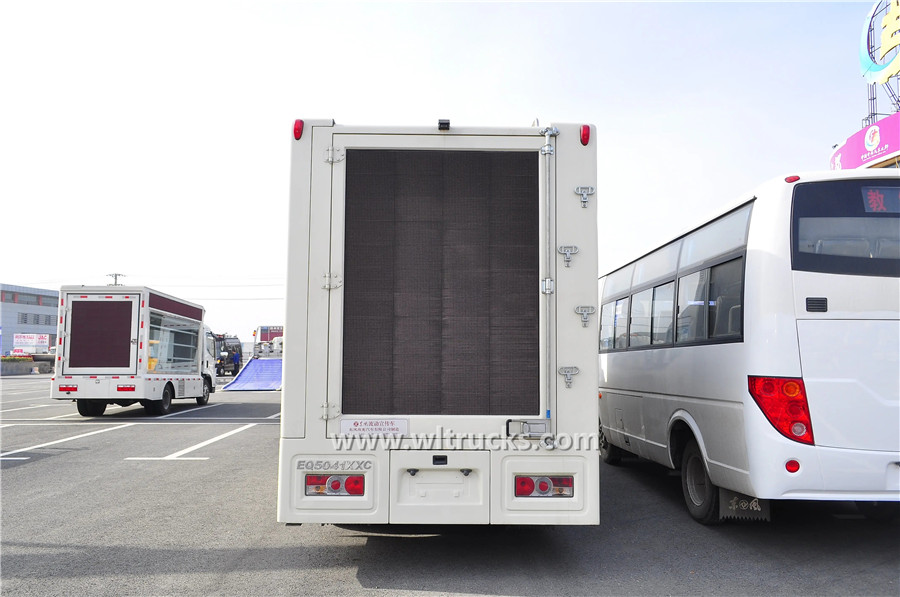 Dongfeng Nissan 6.8㎡ led advertising truck