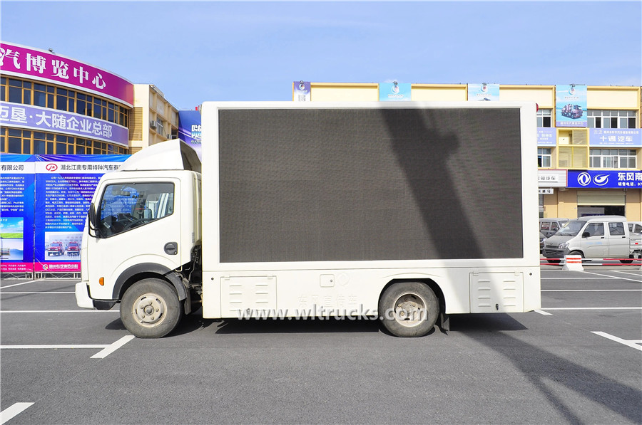 Dongfeng Nissan 6.8㎡ led mobile advertising truck