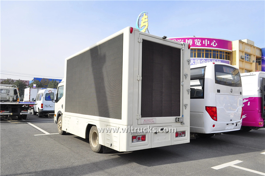 Dongfeng Nissan 6.8㎡ mobile led billboard truck