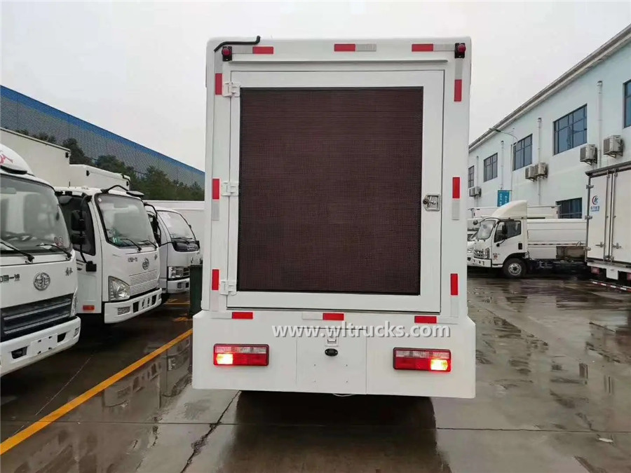 FAW 6.8㎡ led display truck full color