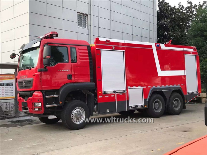 HOWO All wheel drive water tank fire truck